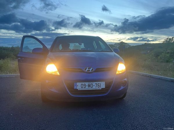Hyundai i20 Hatchback, Petrol, 2009, Blue