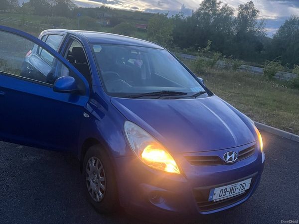 Hyundai i20 Hatchback, Petrol, 2009, Blue