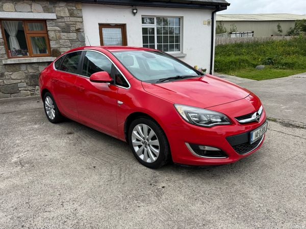 Opel Astra Saloon, Petrol, 2014, Red