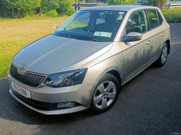 Skoda Fabia Hatchback, Petrol, 2017, Yellow