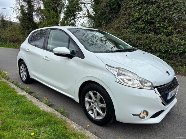 Peugeot 208 Hatchback, Petrol, 2015, White