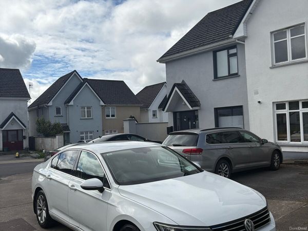 Volkswagen Passat Saloon, Diesel, 2015, White