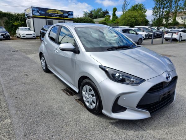 Toyota Yaris Hatchback, Petrol Hybrid, 2021, Silver