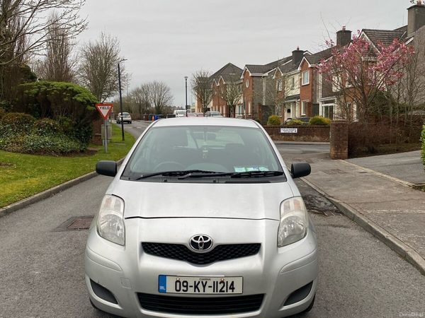 Toyota Yaris Hatchback, Petrol, 2009, Silver