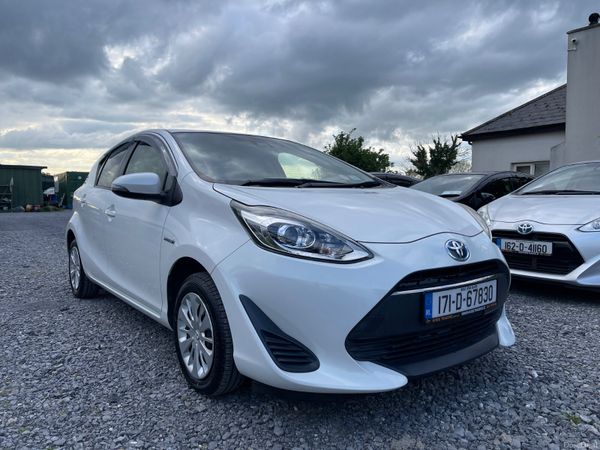 Toyota Aqua Hatchback, Petrol Hybrid, 2017, White