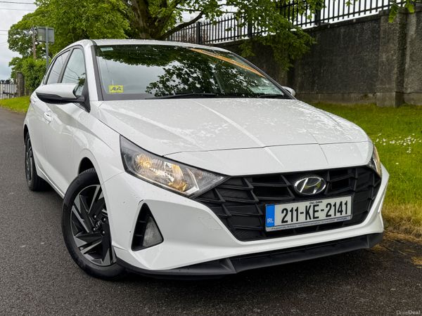 Hyundai i20 Hatchback, Petrol, 2021, White