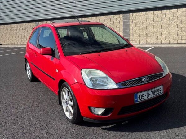 Ford Fiesta Hatchback, Petrol, 2005, Red