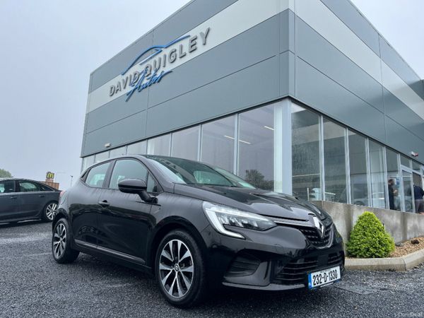 Renault Clio Hatchback, Petrol, 2023, Black