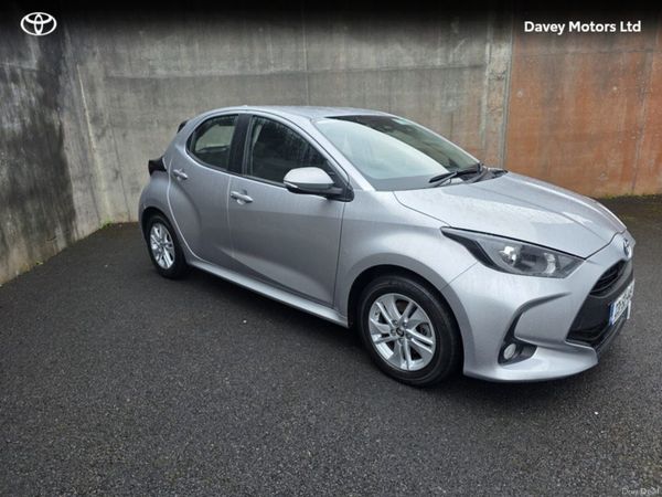 Toyota Yaris Hatchback, Petrol Hybrid, 2023, Silver