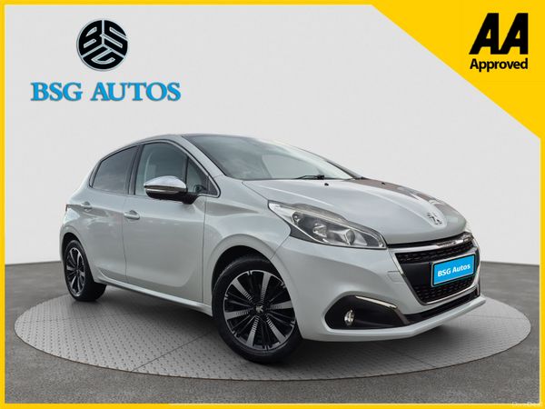 Peugeot 208 Hatchback, Petrol, 2017, White