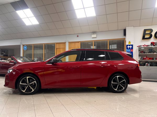 Opel Astra Estate/Jeep, Diesel, 2024, Red