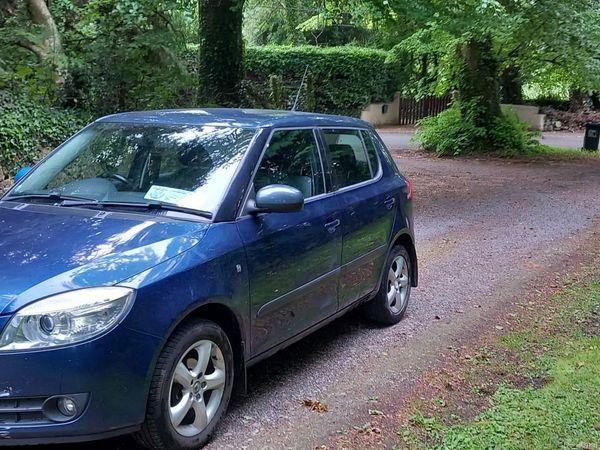 Skoda Fabia Hatchback, Petrol, 2010, Blue