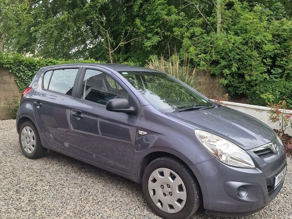 Hyundai i20 Hatchback, Petrol, 2011, Grey