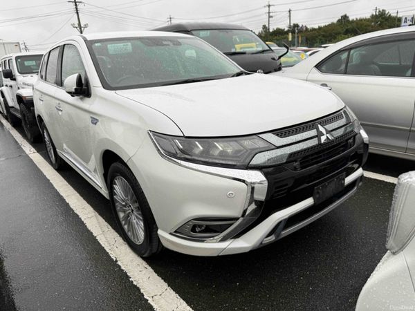 Mitsubishi Outlander SUV, Petrol Plug-in Hybrid, 2018, White