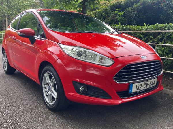 Ford Fiesta Hatchback, Petrol, 2013, Red