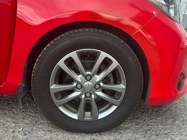 Toyota Yaris Hatchback, Petrol, 2014, Red