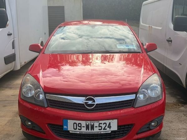 Opel Astra Hatchback, Petrol, 2009, Red