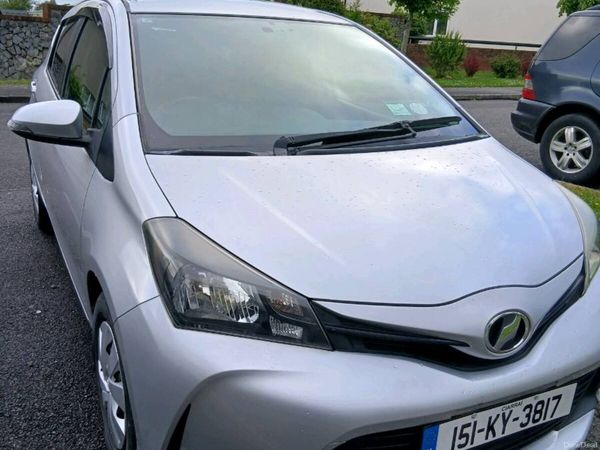 Toyota Vitz Hatchback, Petrol, 2015, Silver