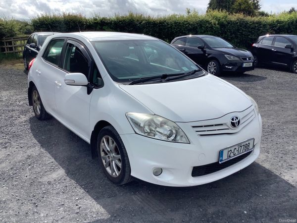 Toyota Auris Hatchback, Petrol, 2012, White