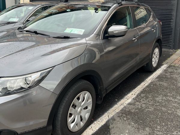 Nissan Qashqai Hatchback, Diesel, 2014, Grey