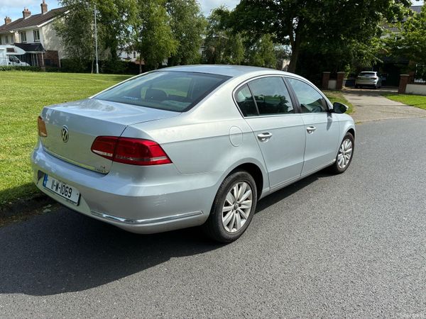 Volkswagen Passat Saloon, Diesel, 2011, Silver