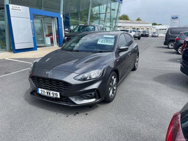 Ford Focus Hatchback, Diesel, 2021, Grey