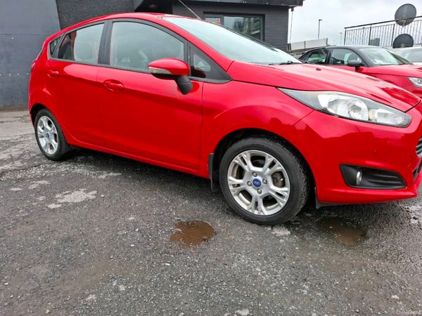 Ford Fiesta Hatchback, Petrol, 2015, Red