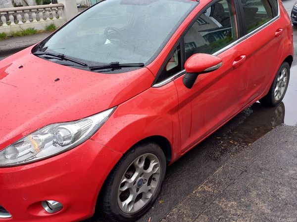 Ford Fiesta Hatchback, Petrol, 2012, Red