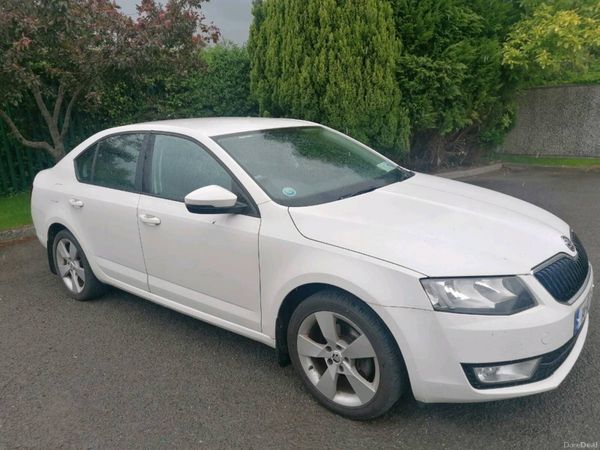 Skoda Octavia Saloon, Diesel, 2014, White