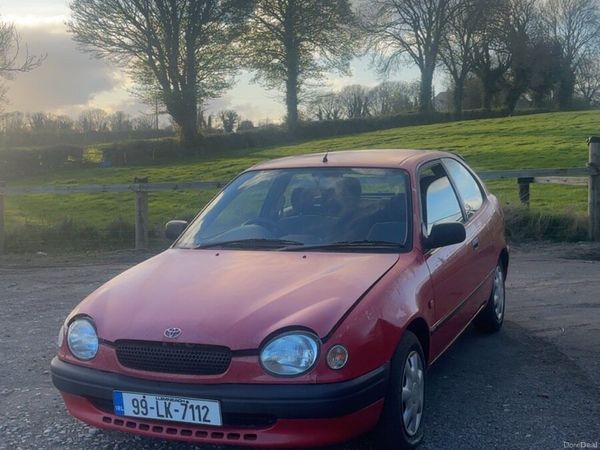 Toyota Corolla Hatchback, Petrol, 1999, Red