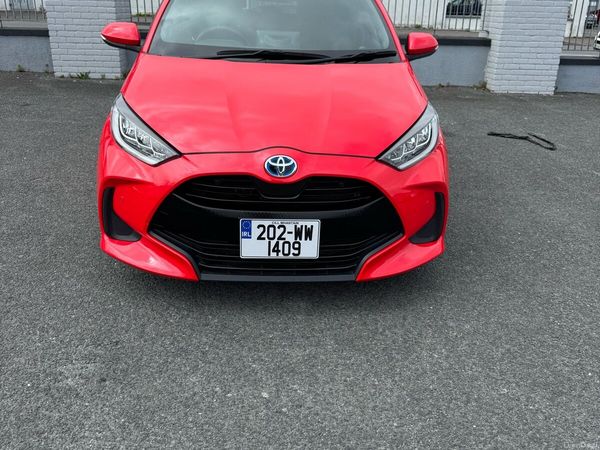 Toyota Yaris Hatchback, Petrol Hybrid, 2020, Red