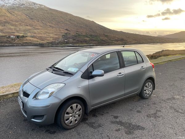 Toyota Yaris Hatchback, Petrol, 2010, Silver