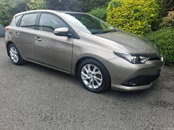 Toyota Auris Hatchback, Diesel, 2016, Bronze