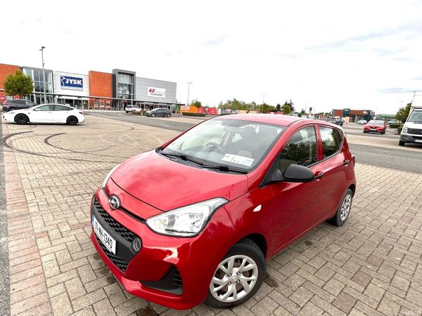 Hyundai i10 Hatchback, Petrol, 2017, Red
