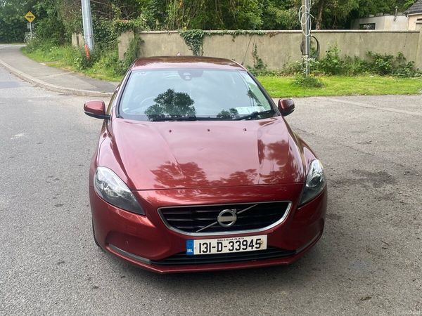 Volvo V40 Hatchback, Diesel, 2013, Red