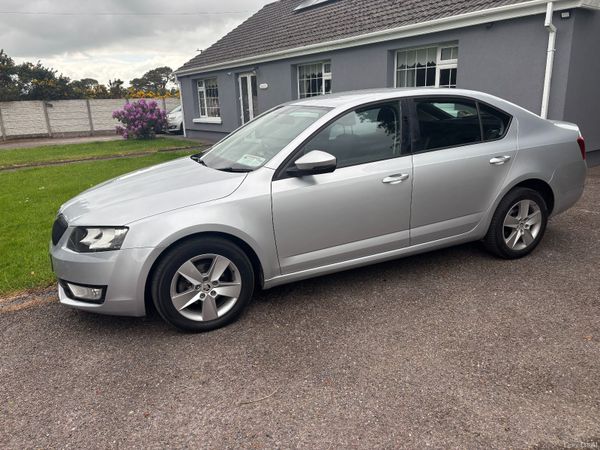 Skoda Octavia Saloon, Diesel, 2015, Silver
