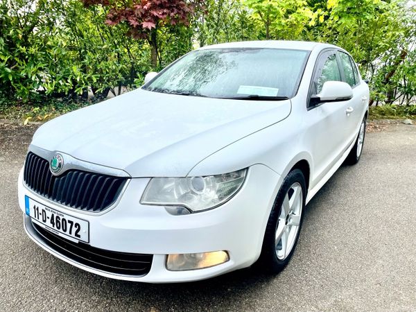 Skoda Superb Hatchback, Diesel, 2011, White