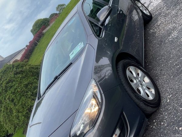 Vauxhall Astra Hatchback, Diesel, 2014, Grey
