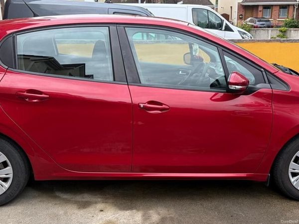 Peugeot 208 Hatchback, Petrol, 2015, Red