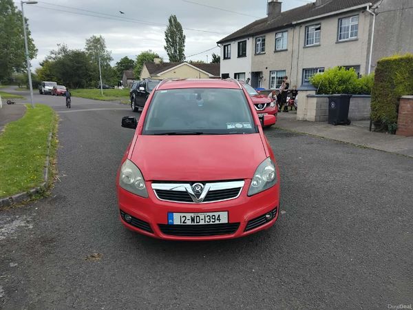 Vauxhall Zafira MPV, Diesel, 2012, Red