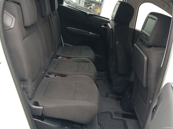 Peugeot 5008 MPV, Diesel, 2015, White