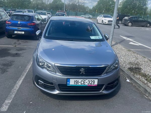 Peugeot 308 Hatchback, Petrol, 2019, Grey