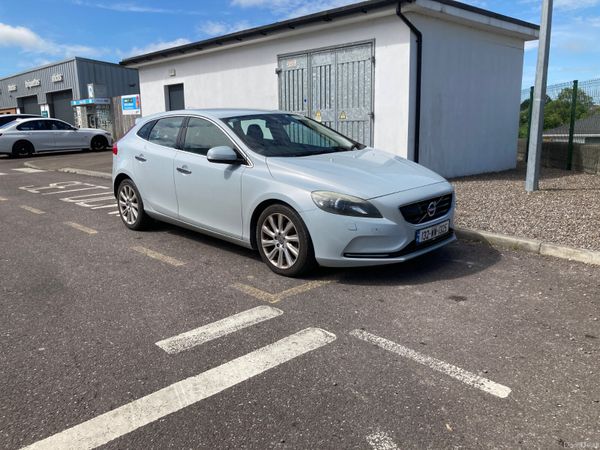 Volvo V40 Hatchback, Petrol, 2013, Blue