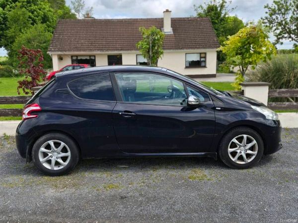 Peugeot 208 Hatchback, Petrol, 2015, Blue