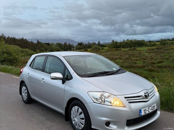 Toyota Auris Hatchback, Diesel, 2012, Silver