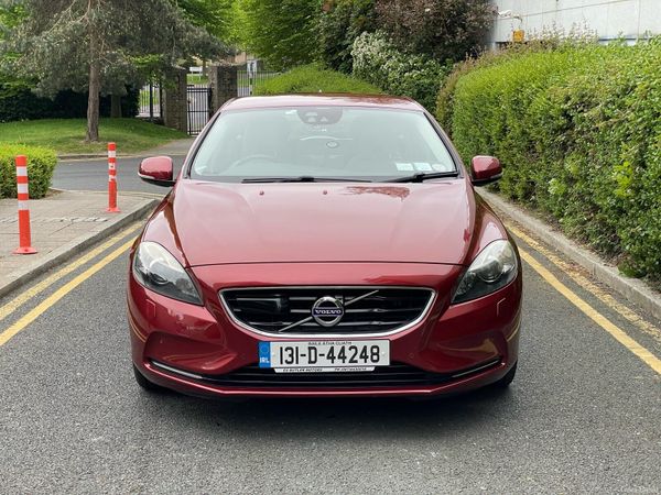 Volvo V40 Hatchback, Petrol, 2013, Red
