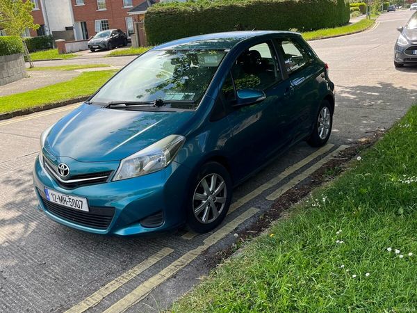 Toyota Yaris Hatchback, Petrol, 2012, Blue