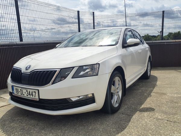 Skoda Octavia Hatchback, Diesel, 2018, White