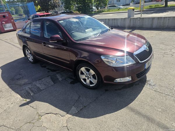 Skoda Octavia Hatchback, Diesel, 2010, Red