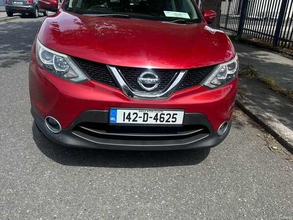 Nissan Qashqai Hatchback, Petrol, 2014, Red